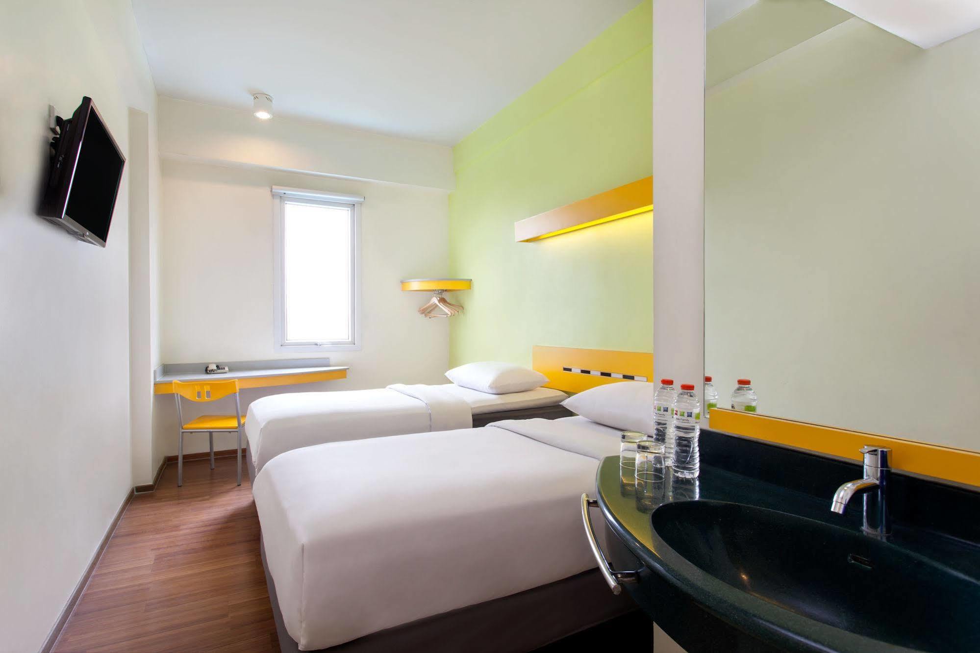 Ibis Budget Jakarta Cikini Екстер'єр фото