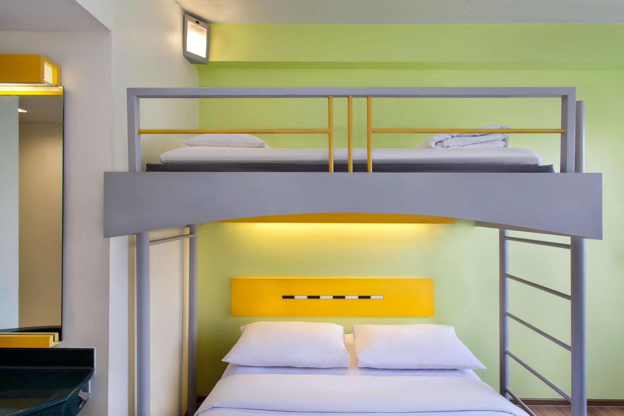 Ibis Budget Jakarta Cikini Екстер'єр фото