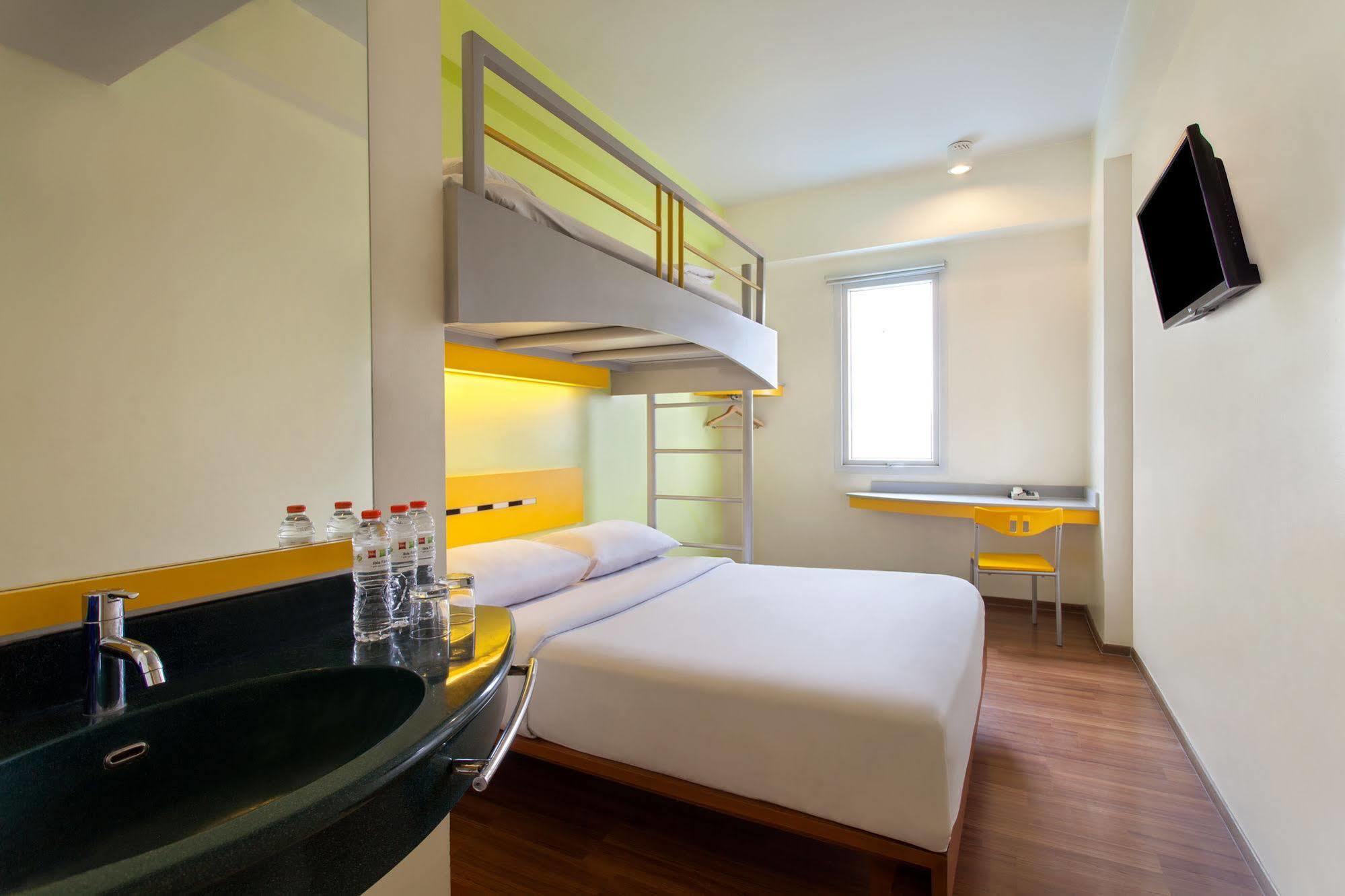 Ibis Budget Jakarta Cikini Екстер'єр фото