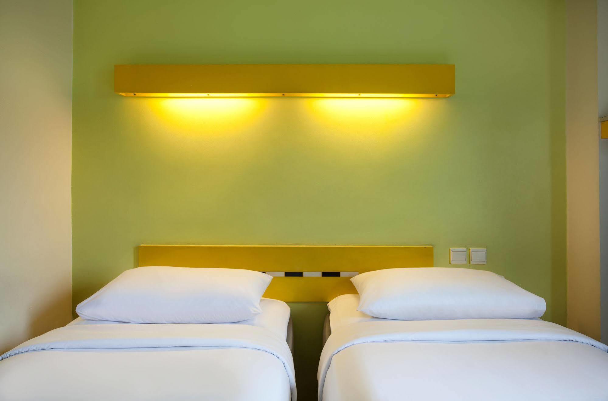 Ibis Budget Jakarta Cikini Екстер'єр фото